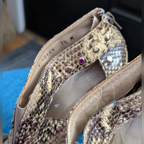 Stuart Weitzman Women's Airforce Snakeskin Heels size 7 1/5 - Picture 7 of 10